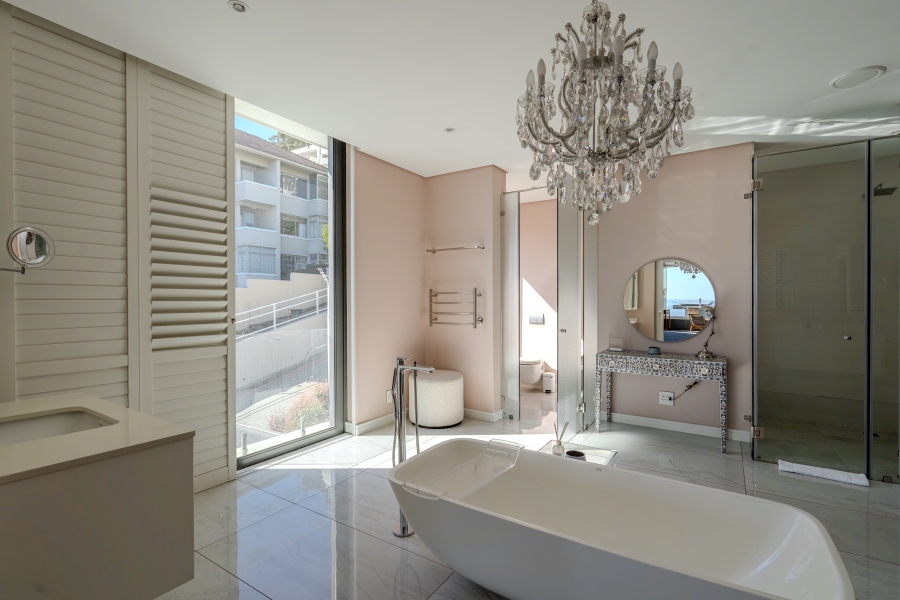 3 Bedroom Property for Sale in Sea Point Western Cape